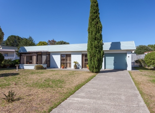 A Family Favourite  NEW LISTING  OPEN HOME THIS SAT 20 th JAN 3 - 3.30 PM